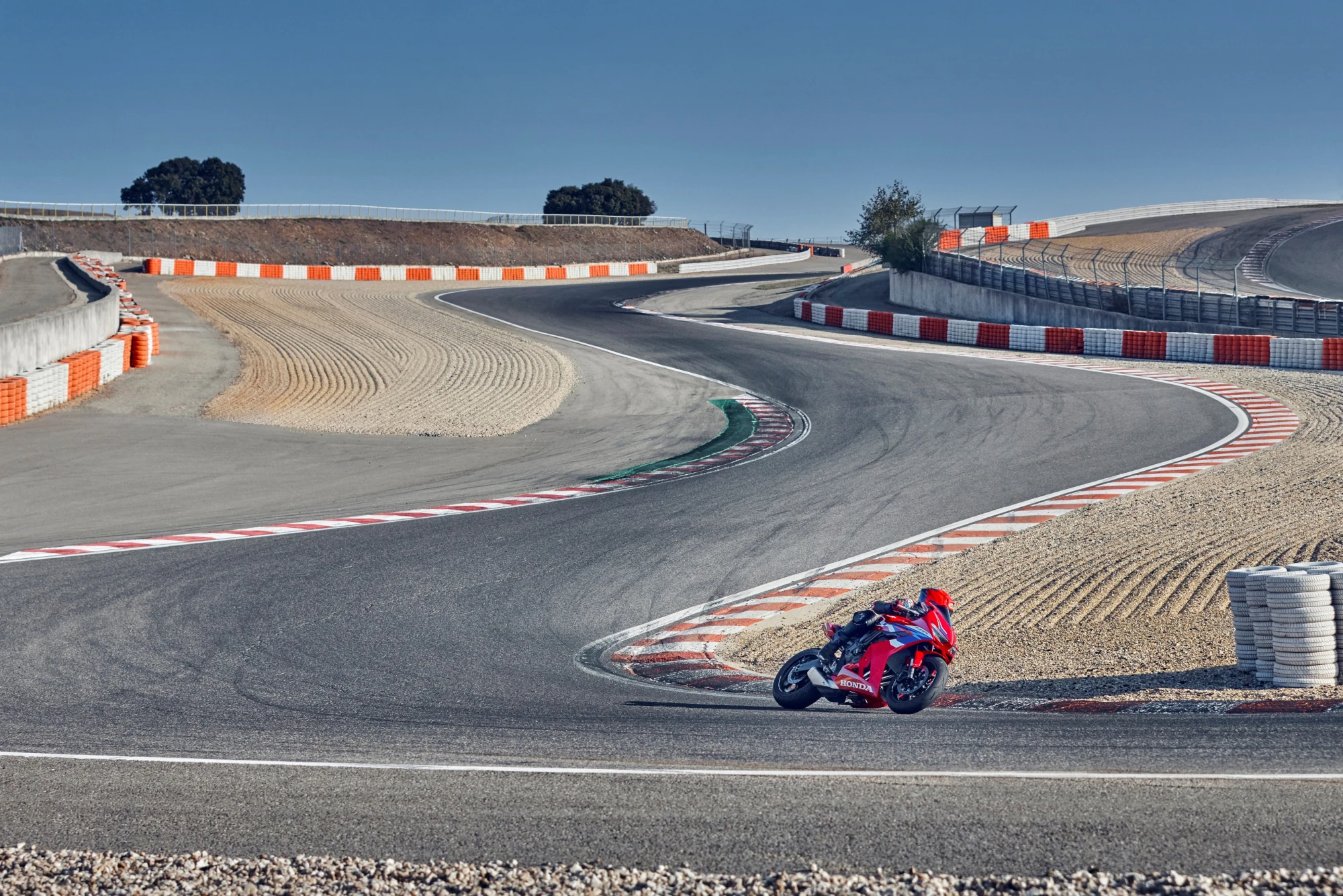 24ym Cbr650r Ec Location Action 02 1599