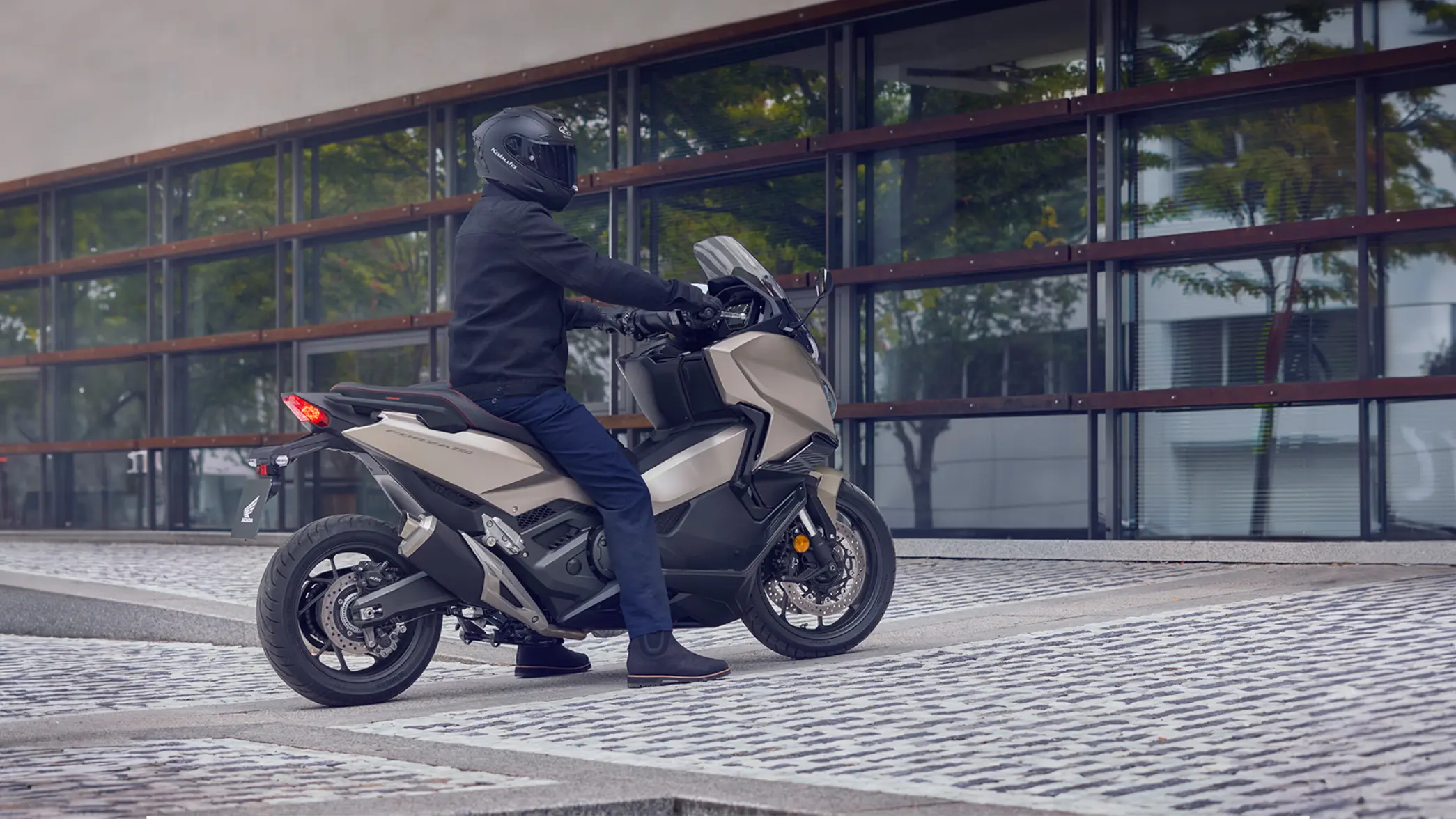 Honda Forza750 Image 16