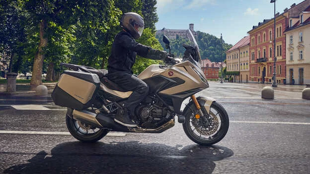 Honda Nt1100 Image 9
